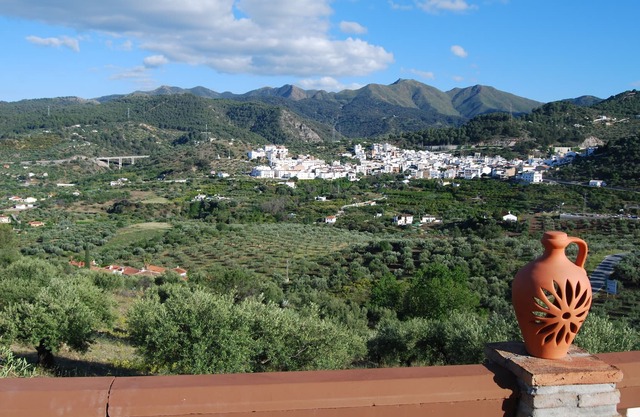 Amazing views, swimming pool, fully private & relaxed! Monda!