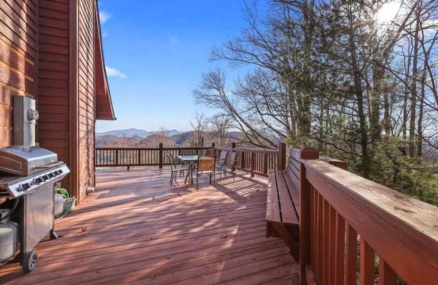 Amazing Views! Wonderful Cabin Convenient to Boone and ASU!