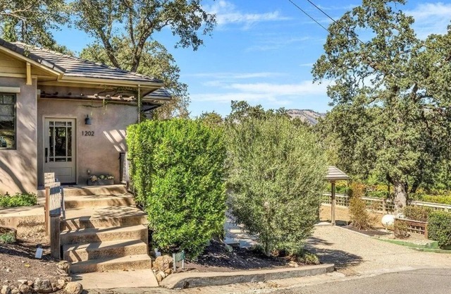 Amazing Vineyard Views - Spacious Wine Country Villa