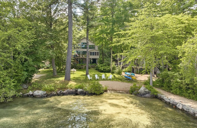 Amazing Winnipesaukee Home For 8