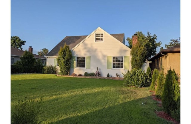 Amazingly large and ideally located home 5BDRM