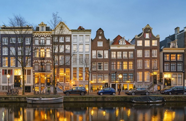 Ambassade Hotel