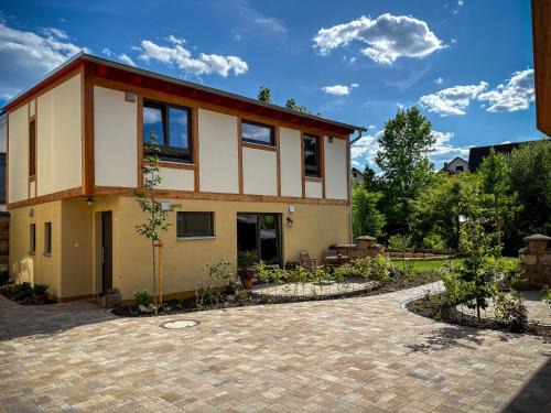 Amber Ferienhain - Ferienhaus 'Magnolie' mit verwunschenem Garten & privater Sauna