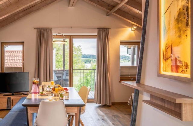 Ambiente, 53 qm Dachgeschoss, 1 separates Schlafzimmer