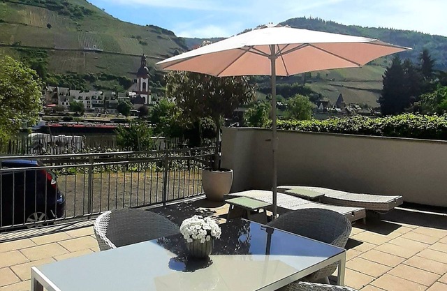 AMBIENTE: Top location, 10m to the banks of the Moselle, 5 min. to the old town, barrier-free!