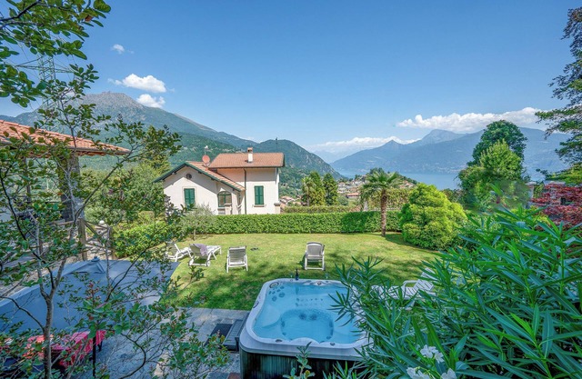 Ambra Holiday Villa with Jacuzzi