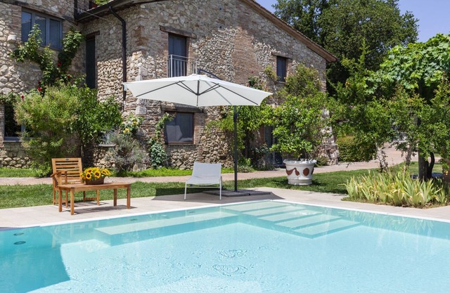 Amelia farmhouse: stone villa with swimming pool and amazing views