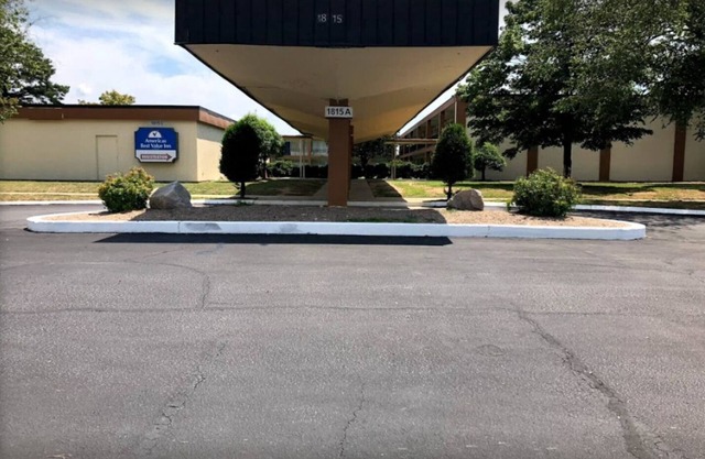 Americas Best Value Inn Wilson - 1 King Bed Smoking (GROUND FLOOR)
