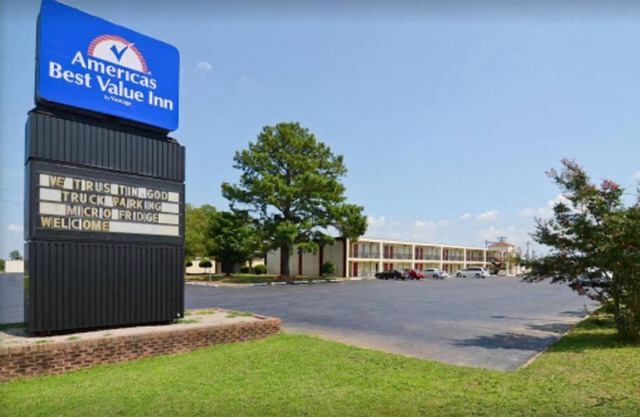 Americas Best Value Inn Wilson - UNIT 20 2 BED FIRST FLOOR