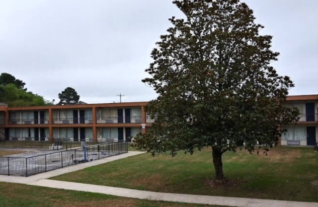 Americas Best Value Inn Wilson - UNIT 26 2 BED FIRST FLOOR
