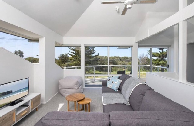 Amethyst Beachfront Escape - Perfect for family and freinds