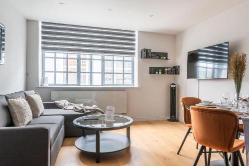 Amigos Nest - Farringdon - by Frankie Says