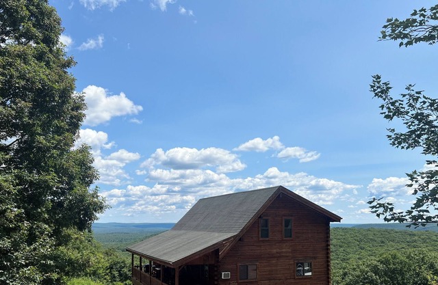 Amish-built Chalet In Skiing/Rafting/Biking Area 50-Mile View- 4 mi to gorge