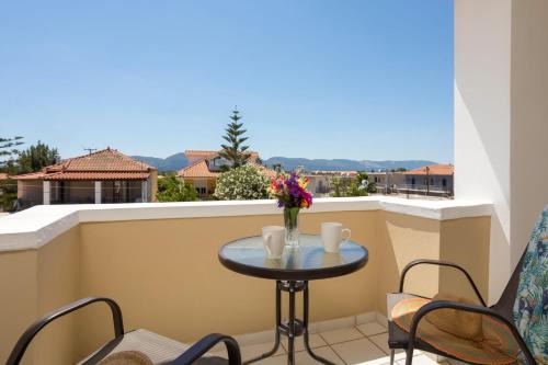 Ammos Comfort Apartments, 400m from Kalamaki Beach, by ZanteWize