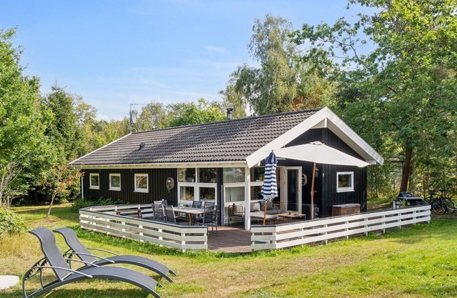 "Amola" - 1.6km from the sea by Interhome