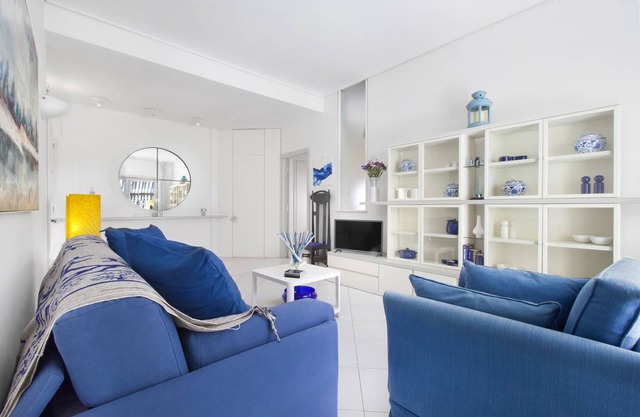 AMORE RENTALS - Doria Home with Private Terrace and Air Conditioning