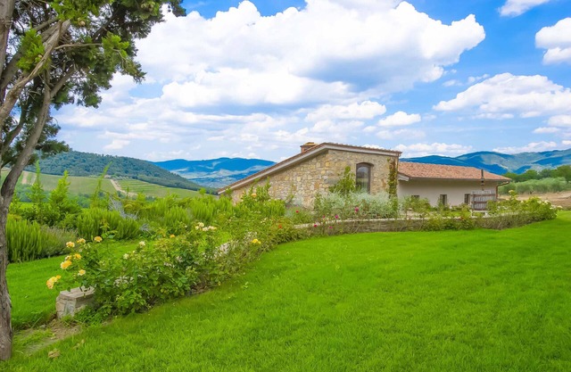 AMORE RENTALS - Villa Bacci with Indoor Heated Pool, Garden, Terraces and Parking