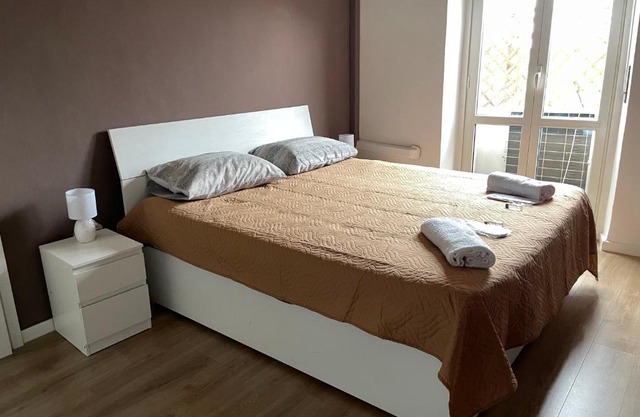 Ampia camera matrimoniale con letto double king-size by Alex guest house