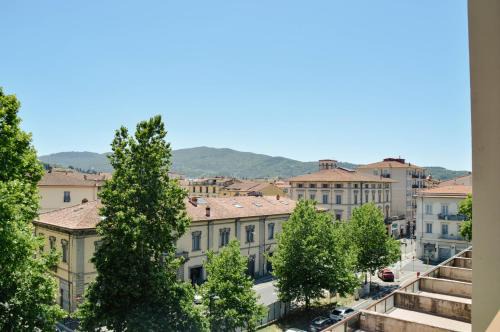 Ampio appartamento con vista monti Wi-Fi veloce, self check-in, vicino stazione e centro