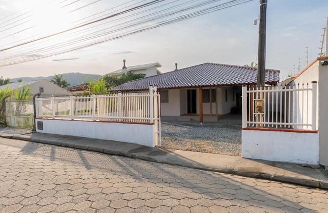 Ampla casa de veraneio excelente localização