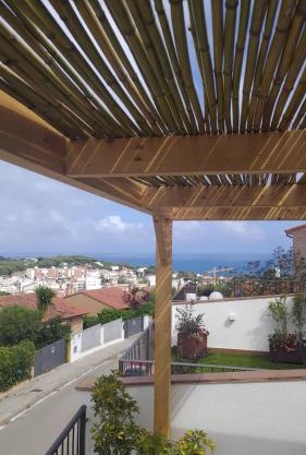 Amplia vivienda con piscina
