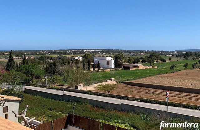 Amplia y Confortable Casa a muy Pocos Metros del Centro de San Francesc