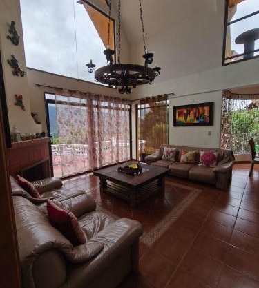 Amplio Chalet en el Lago Calima