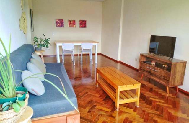 Amplio depto de 2 dormitorios, Zona Plaza Uruguaya