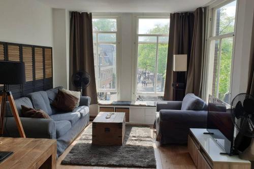 Amsterdam - Bright, canal-side, central, renovated 1BR