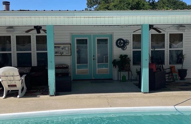 Amy’s Poolside Retreat