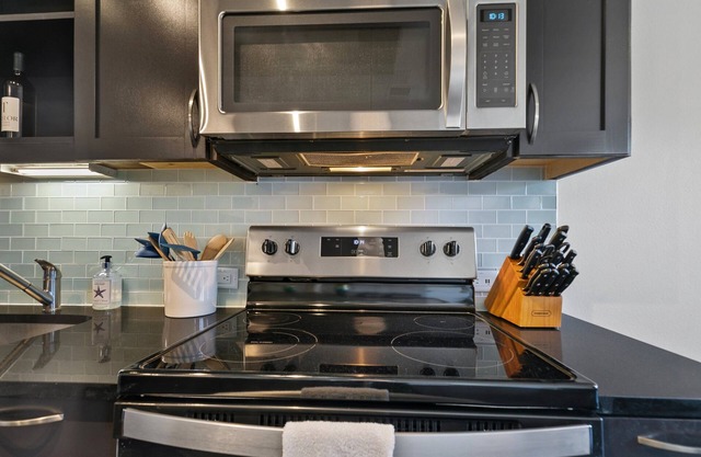 Amyfinehouse Luxury 1BR Penthouse in Uptown Dallas Terrace+Pool+Gym