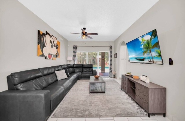 Amzing 4 Bedroom Pool Home Close to Disney