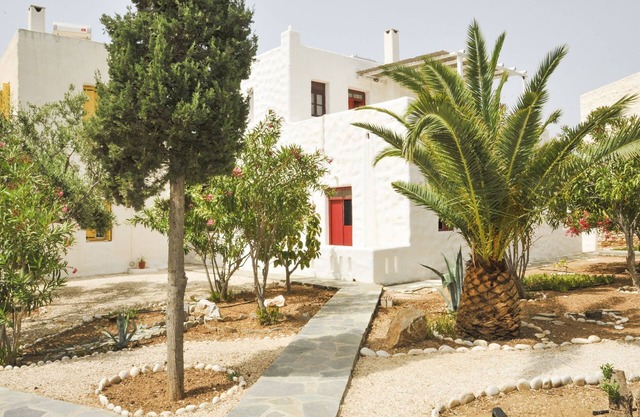 An apartment that sleeps 4 guests in 1 bedroom