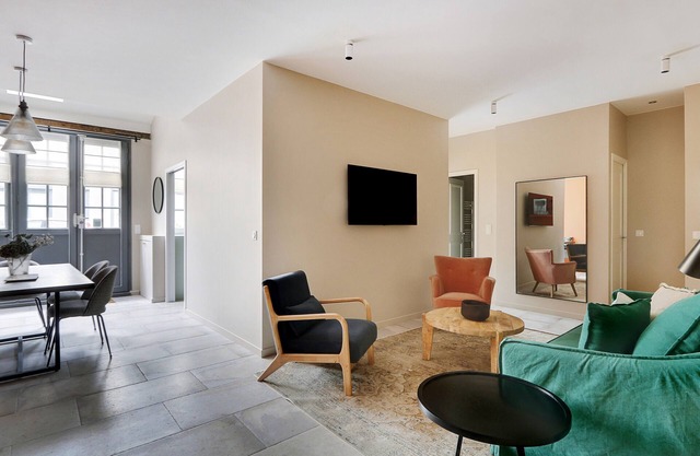 An atypical 2-BR/2BA near place de la Bastille