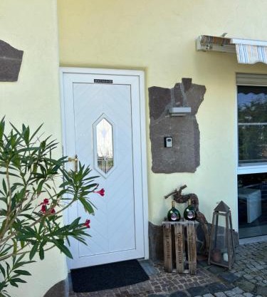 An den Weinbergen