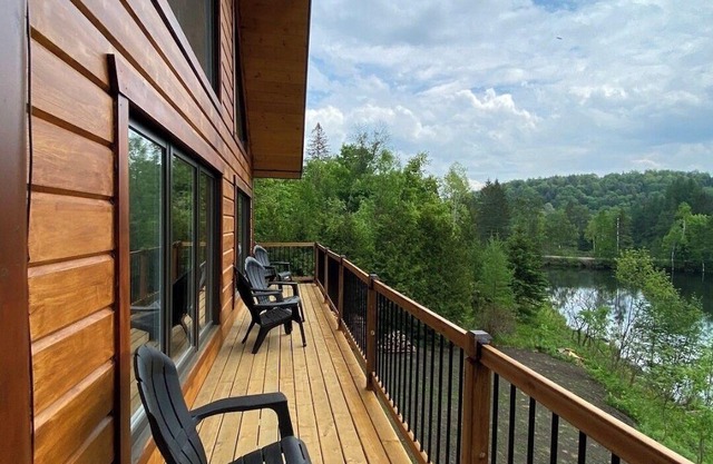 An enchanting wooden chalet for a relaxing stay in the heart of nature.