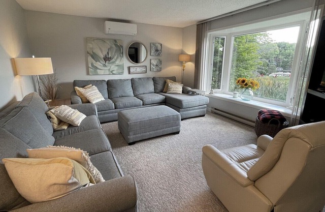 An Ideal, Cozy Comfortable Cottage Getaway!