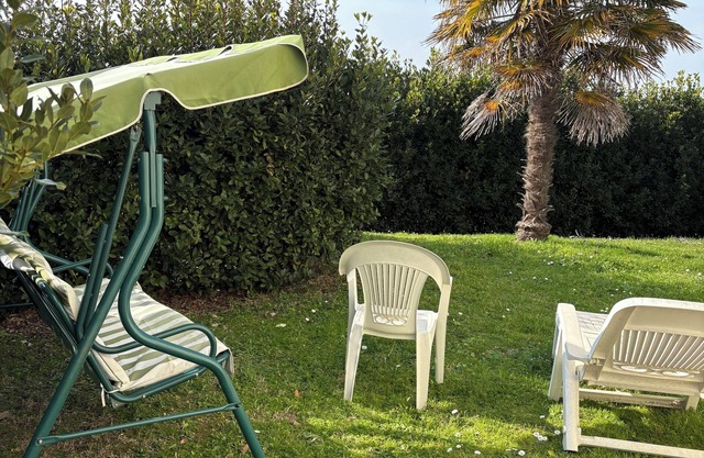 An ideal home for large groups who want to have fun within walking distance of the sea