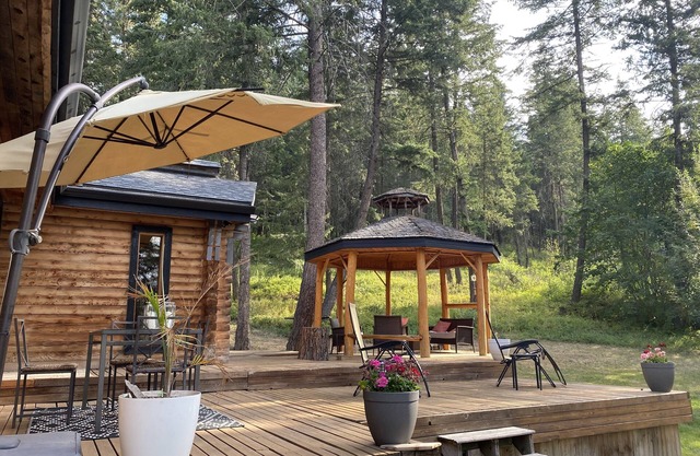 An Incredible log house just 15 mins from the hill that sit on 5 wooded acres!