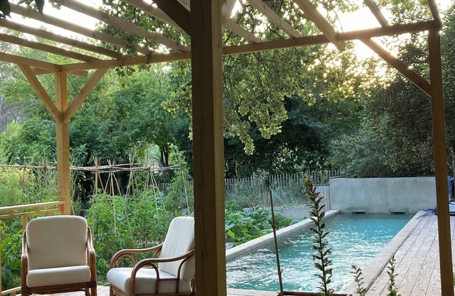 An oasis in nature, Swimming pool-comfort-nature park-Alpilles gite 60 m2