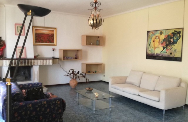 An oasis of peace in the city center with parking space