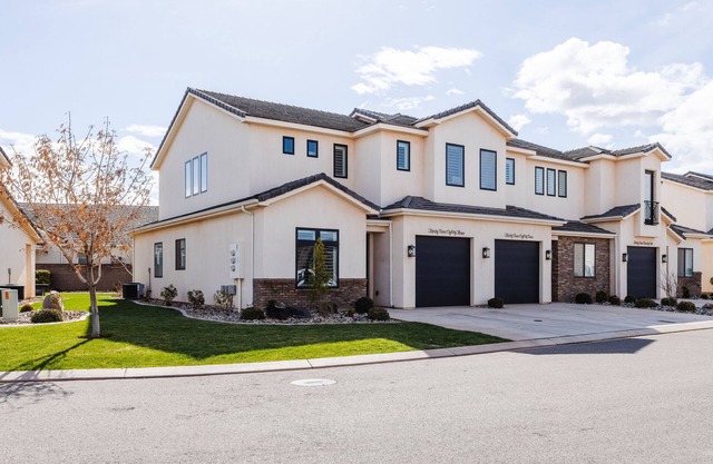 An Oasis View @ Freedom Village | Perfect for Large Groups | Community Amenities