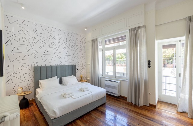An Outstanding 3 bdrm Apartment in the Heart of Athens