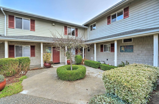 Anacortes Condo - Walk to Town, Marina, + Bay!