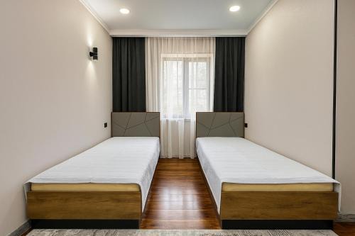 Anara Lakeview Central Apartment
