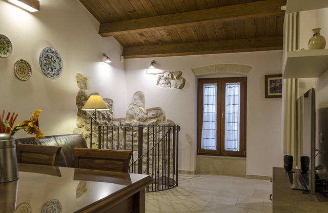 ANCIENT THIRTEENTH CENTURY HOUSE within walking distance of the Cathedral