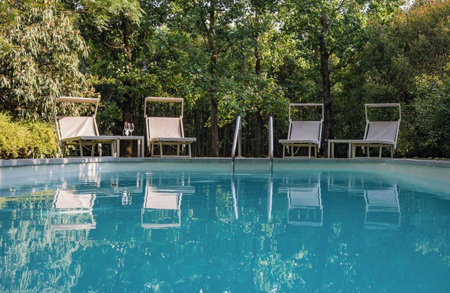 Ancient Villa Art Nouveau original, large park and pool at 3 Km from Lucca Walls