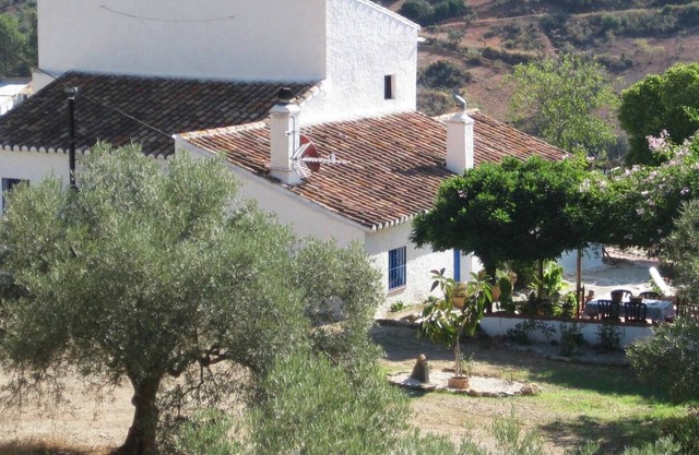 Andalusian country house with sea views, ideal for families with a dog. Free wifi