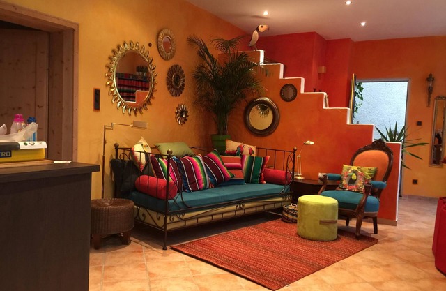 ANDERS live in Bochum: THE holiday apartment for two, full of color and light