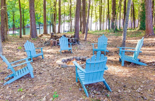 Anderson Lakefront Vacation Rental w/Deck